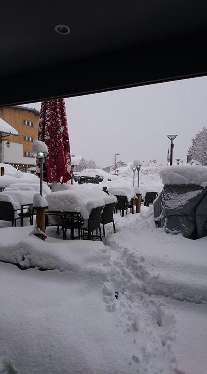 Les Gets ce matin devant L'Alpine Tavern.jpg