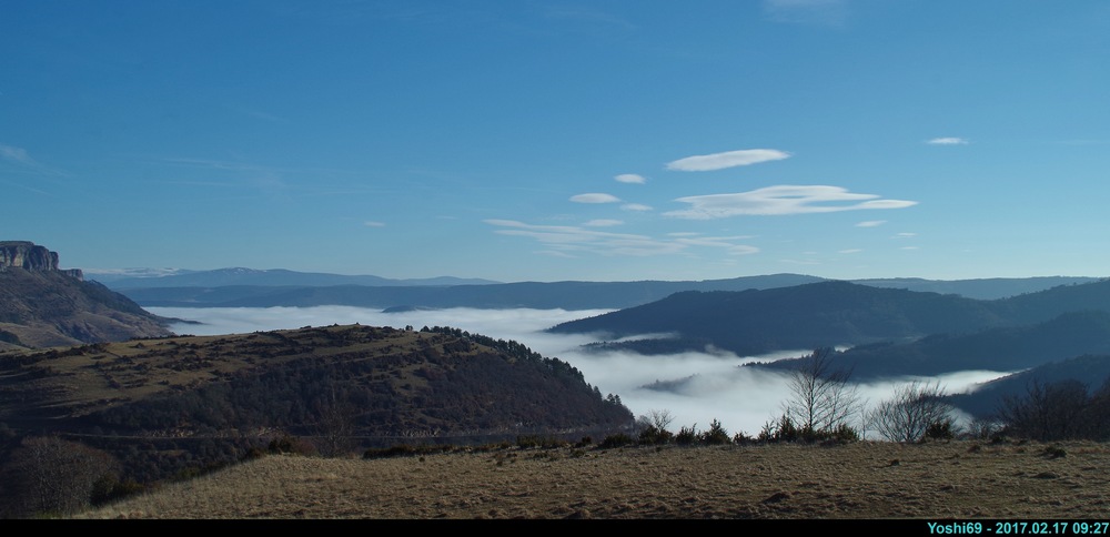 2017 02 17 [001, Altocumulus, Cirrus, Ensoleillé, Mer de nuages, 44°12'22,20''N ; 003°30'56,22''E].JPG