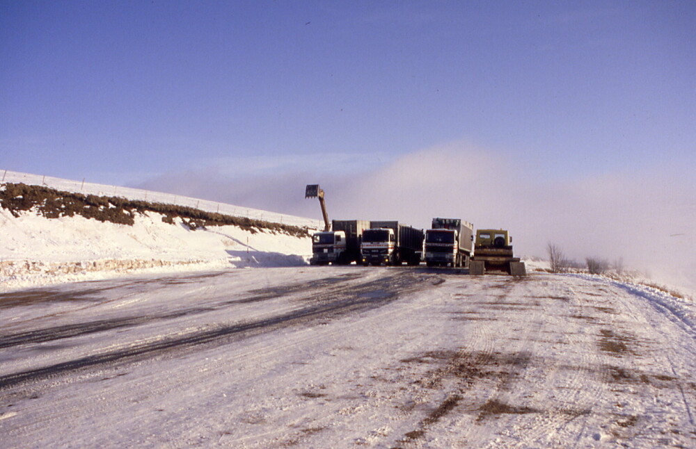 1992_camions_neige.thumb.jpg.371a54249904b070064e59320151edb7.jpg