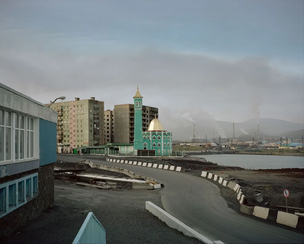 Alexander-Gronsky-Norilsk-Russia-2013-2.thumb.jpg.12987d95275b4699cdeefb974f045ea2.jpg