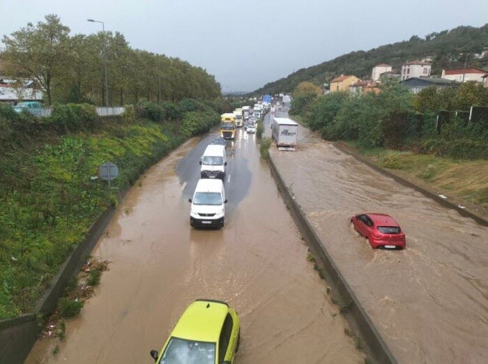 l-autoroute-a47-est-fermee-a-hauteur-de-givors-photo-le-progres-1729154859.jpg.16075c113aac865f208aea3eba16e252.jpg